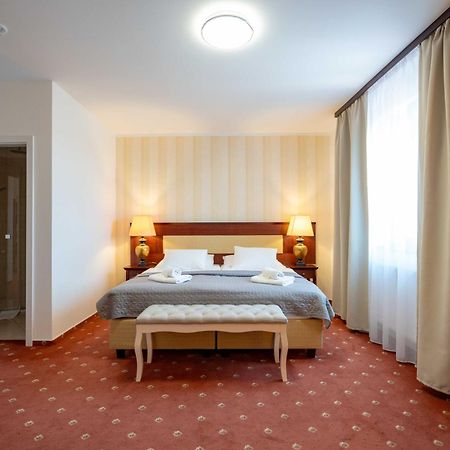 Hotel Volf Prestice Экстерьер фото