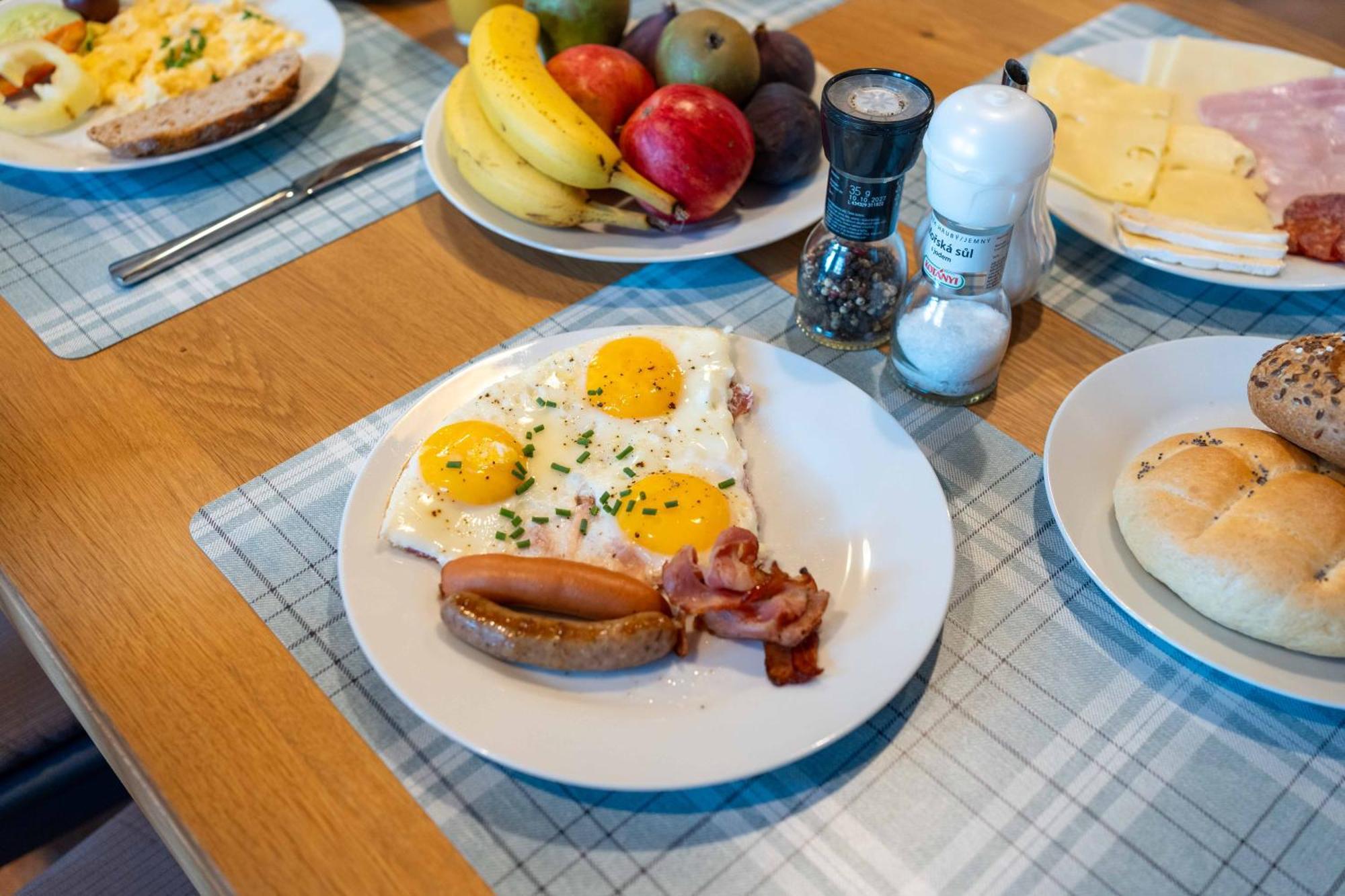 Hotel Volf Prestice Экстерьер фото