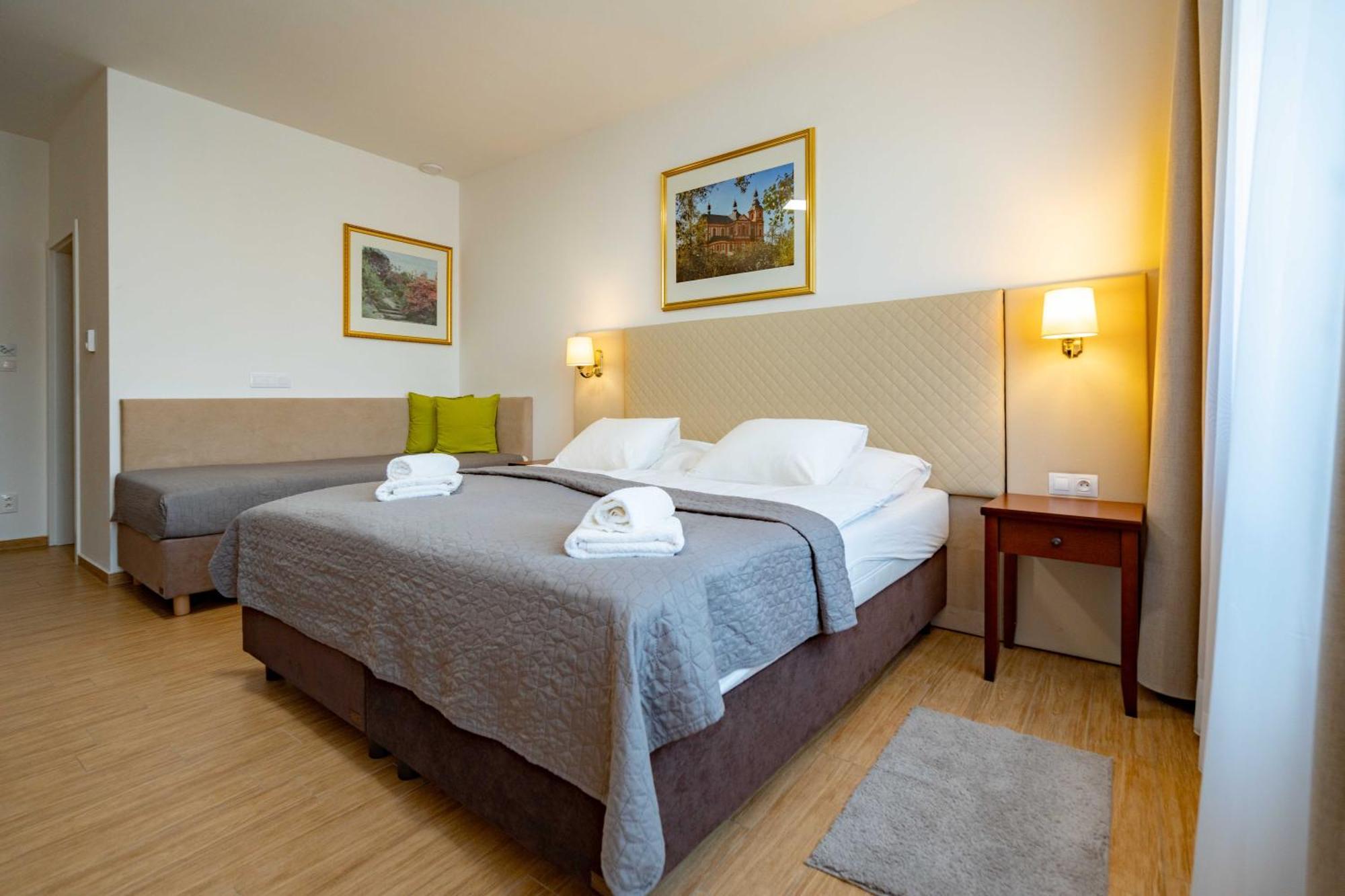 Hotel Volf Prestice Экстерьер фото