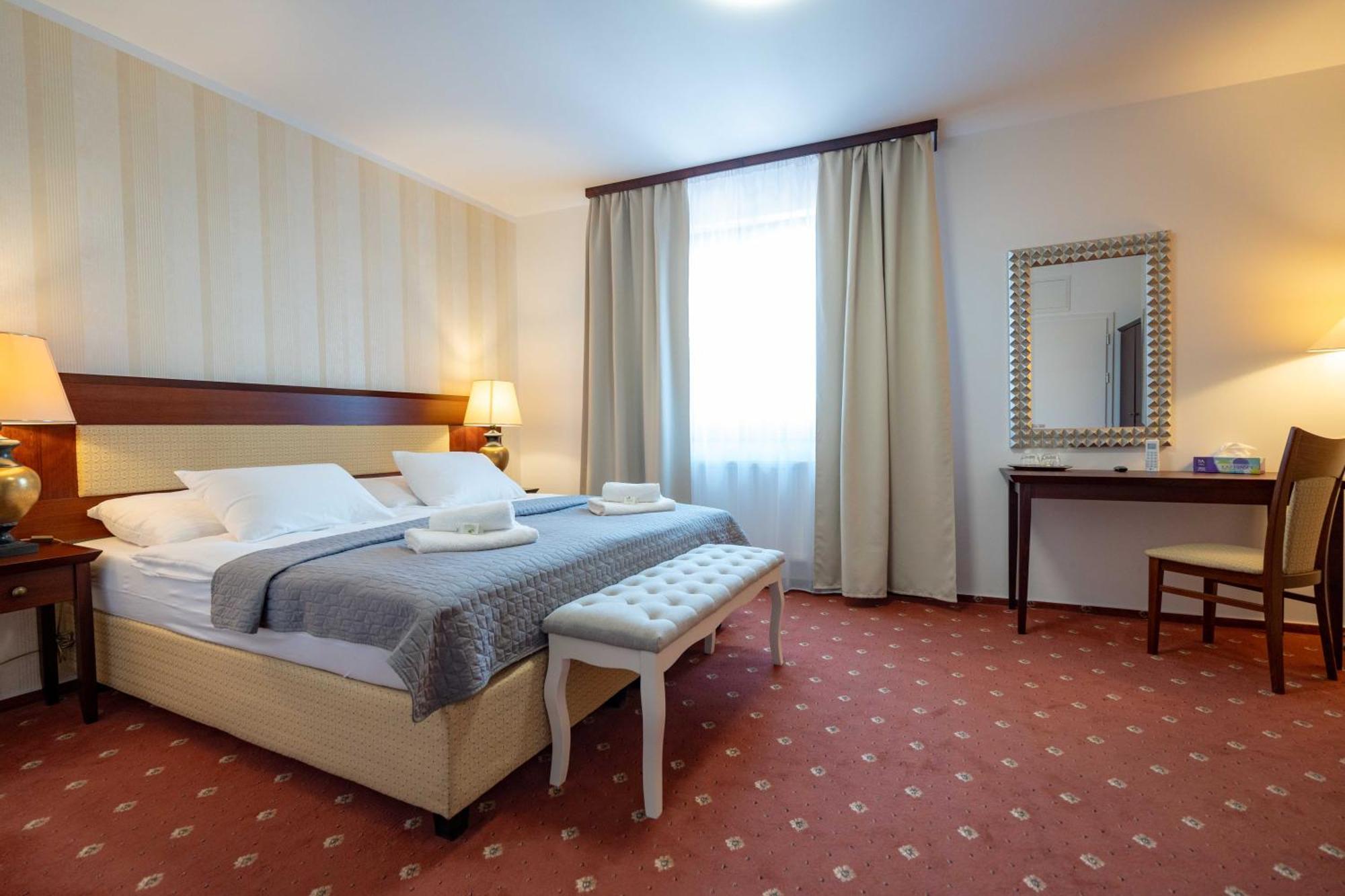 Hotel Volf Prestice Экстерьер фото