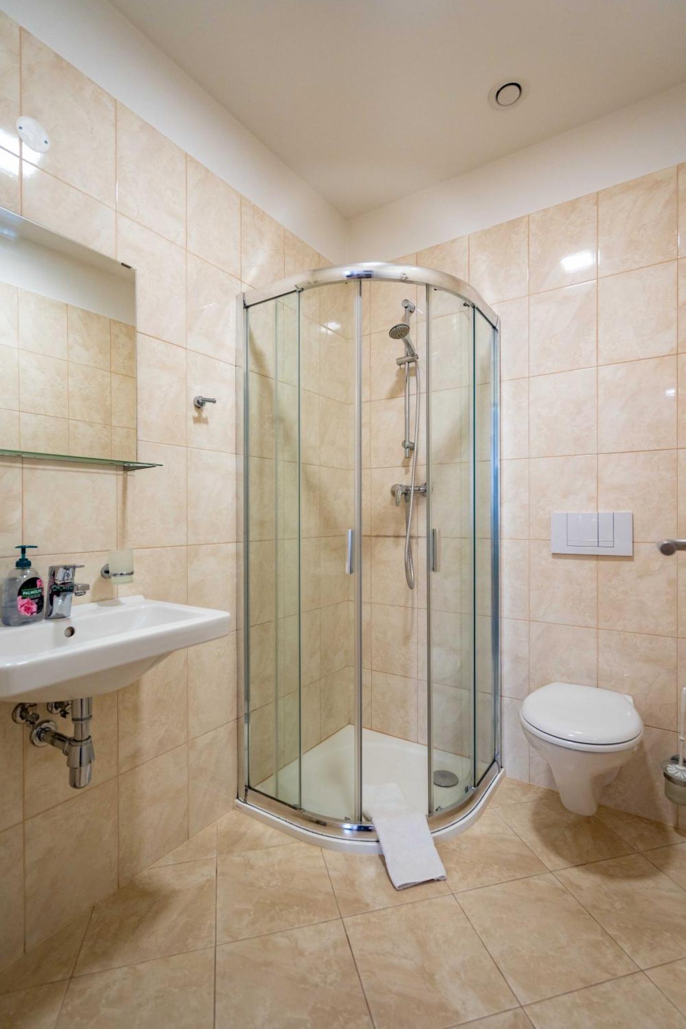 Hotel Volf Prestice Экстерьер фото
