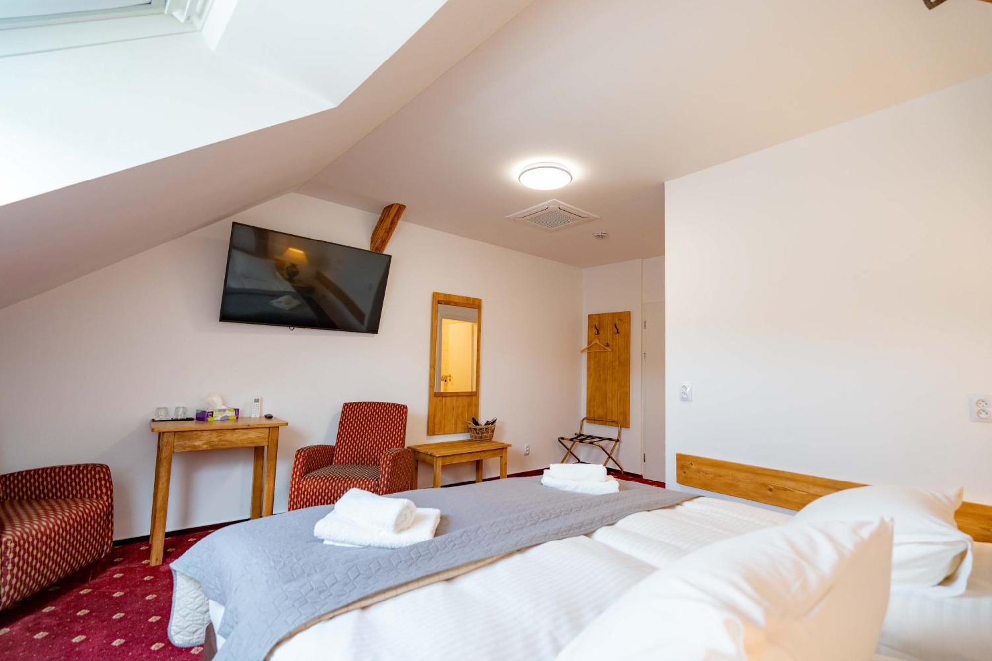 Hotel Volf Prestice Экстерьер фото