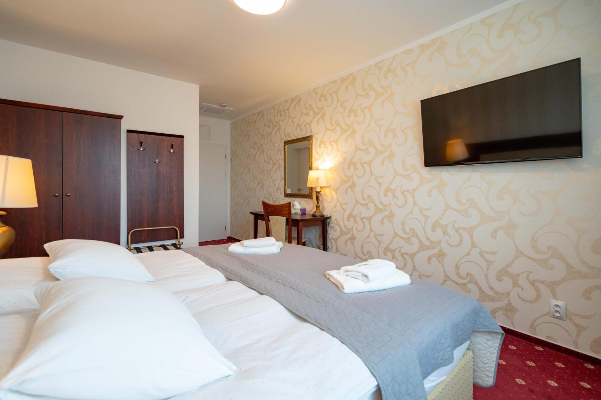 Hotel Volf Prestice Экстерьер фото