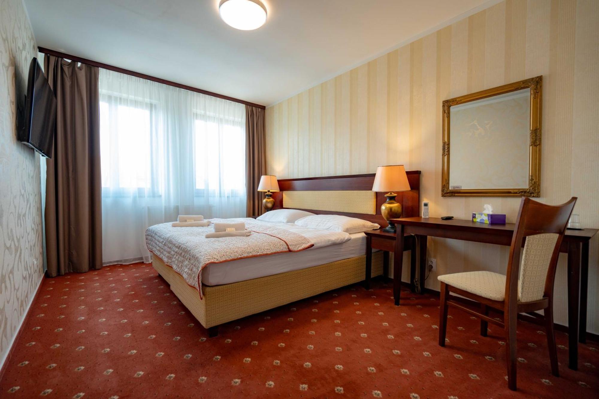 Hotel Volf Prestice Экстерьер фото