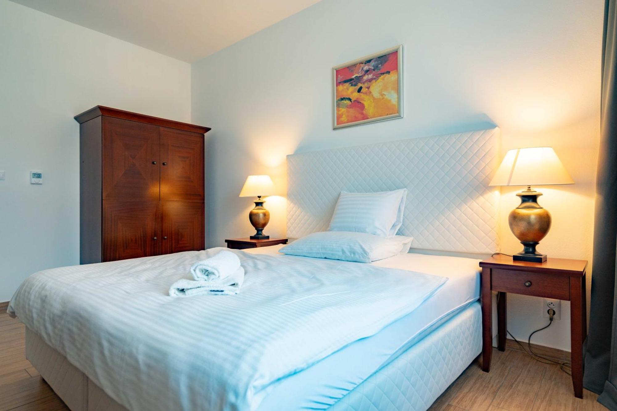 Hotel Volf Prestice Экстерьер фото