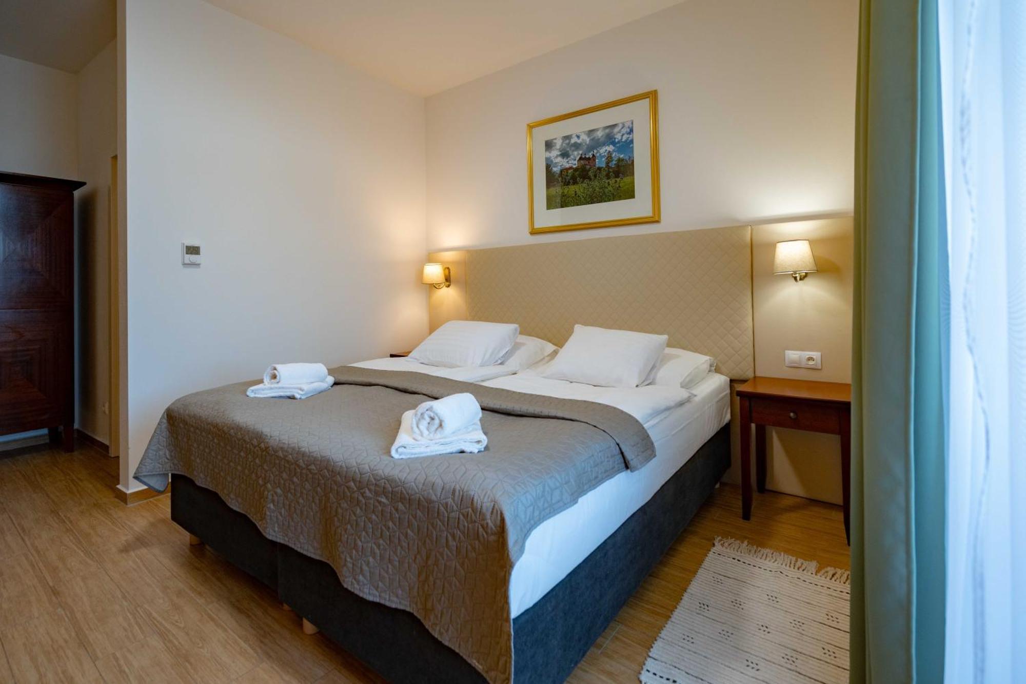 Hotel Volf Prestice Экстерьер фото