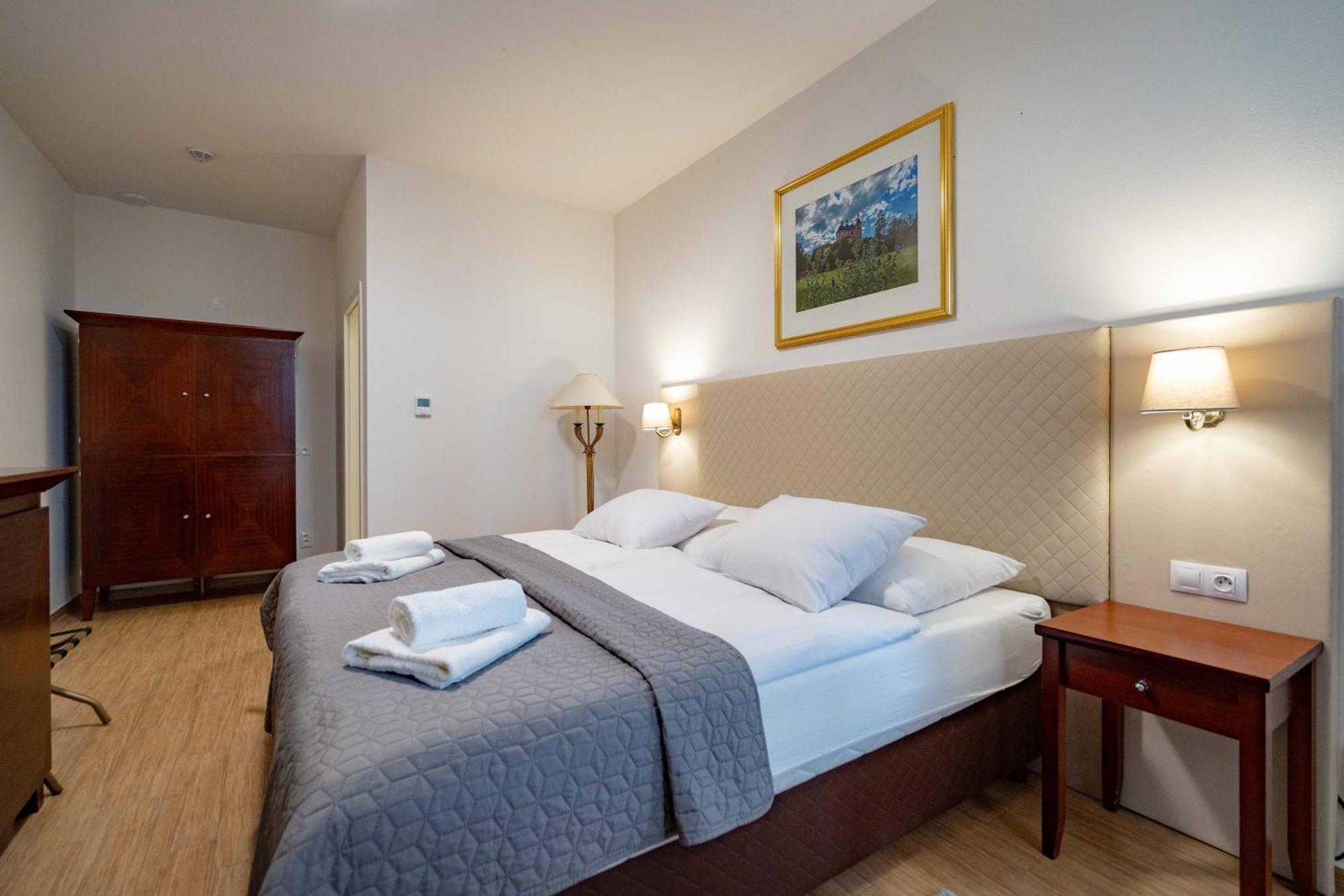 Hotel Volf Prestice Экстерьер фото