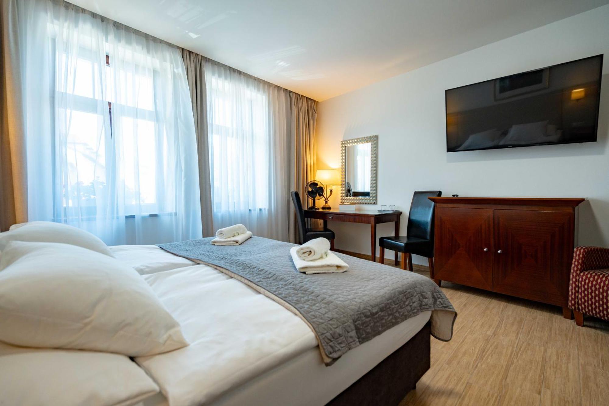Hotel Volf Prestice Экстерьер фото