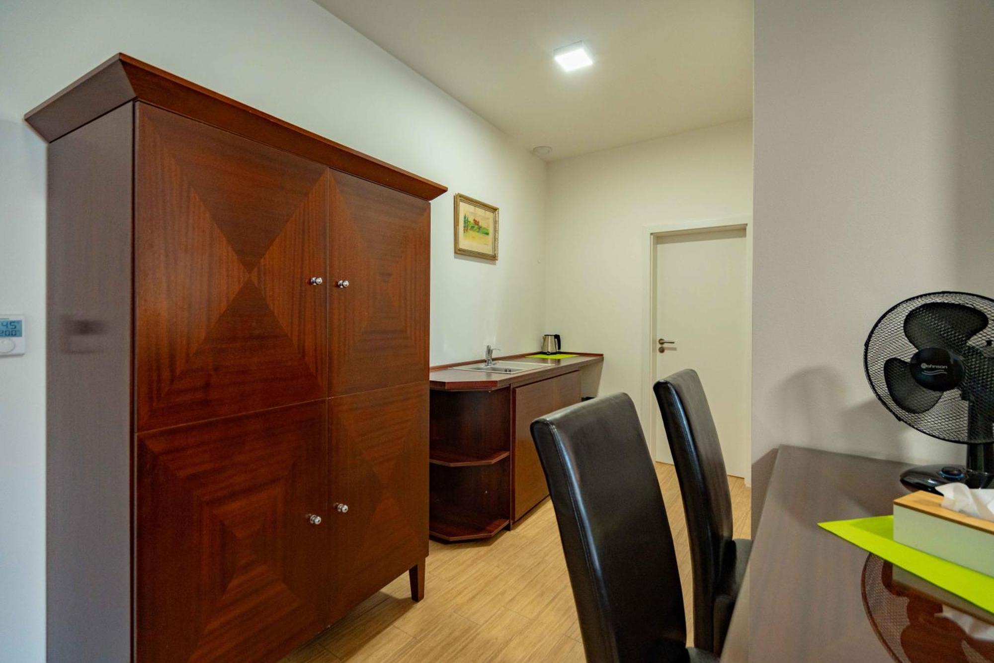 Hotel Volf Prestice Экстерьер фото