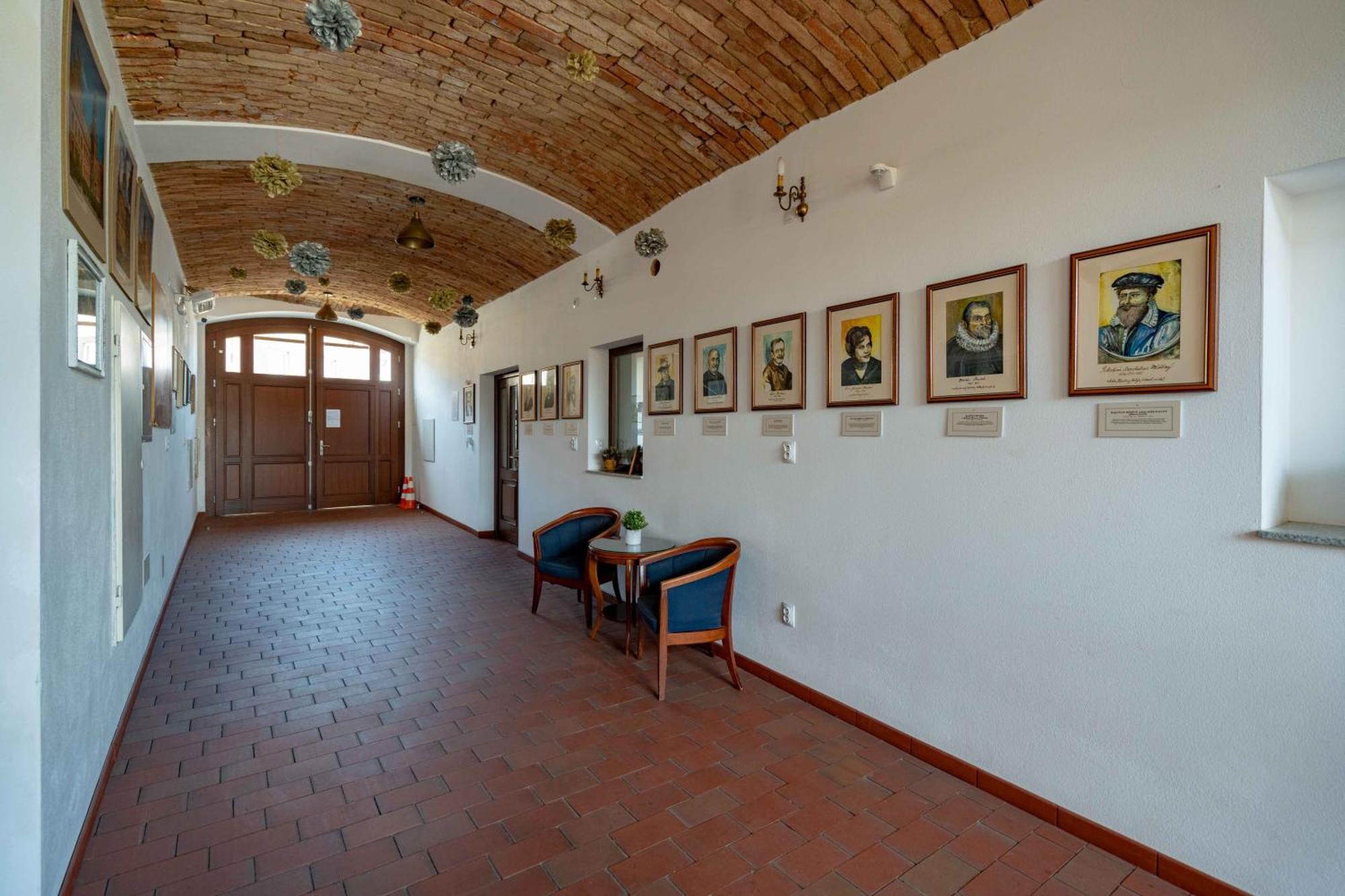 Hotel Volf Prestice Экстерьер фото